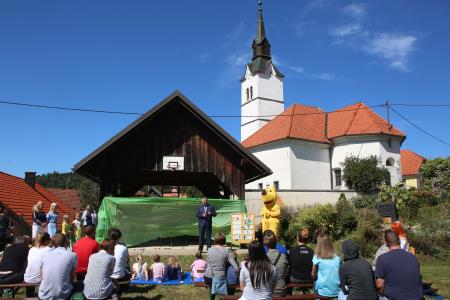 SPREJEM PRVOŠOLČKOV UNEC 08 FOTO LJUBO VUKELIČ